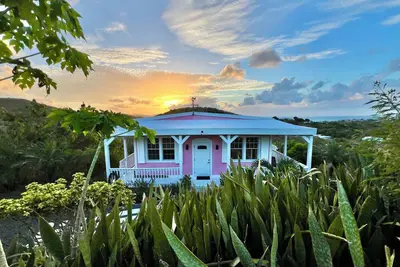 Image de Escape to Bananaquit Bungalow-a serene, off-grid hillside retreat!