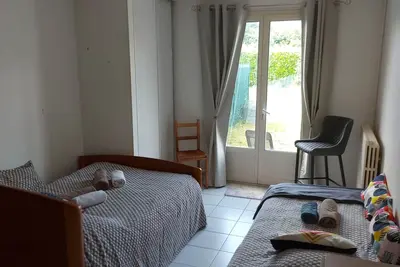 Image de chambre 3 couchages et douche dans quartier calme du mans