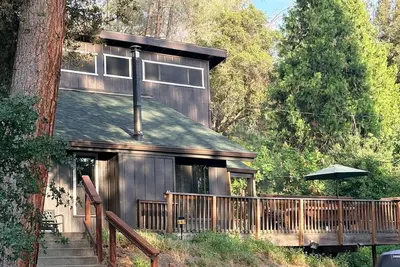Image de Modern Mountain Getaway 12 Miles to Yosemite, Private Yard, Fire Table