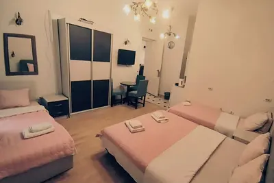 Image de Spacious apartment| Prime City Center Location| Free access to laundry & kitchen