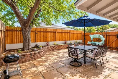 Image de Walk to Virginia Lake - Fenced Yard - 2br