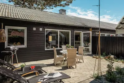 Image de \"Heloise\" - 900m from the sea by Interhome