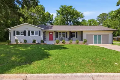 Image de Pet Friendly sleeps 10 Fenced Yard Garage Studio