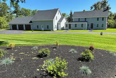 Image de New 2026 Summer Only! 3Bed 2. 5Bath Farmhouse Revival in Historic York Village.