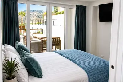 Image de Boutique Coastal Retreat • 2br/2ba • Ac