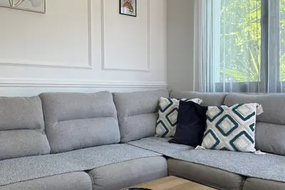 Image de One-bedroom apartment with free parking, perfectly located for a relaxing stay.