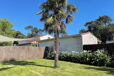 Image de Appartement 1er étage à 50m de la plage de Nauzan, Jardin de 200m² (6 pers)