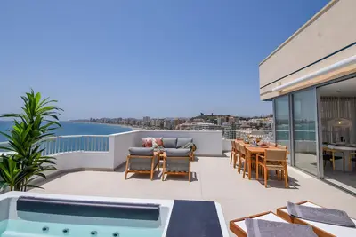 Image de Ref: 306. Luxury seafront penthouse with jacuzzi