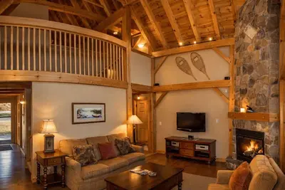 Image de Cottage 26 | Pet-Friendly Muskoka Cottage Near Beach & Golf Course Sleeps 6