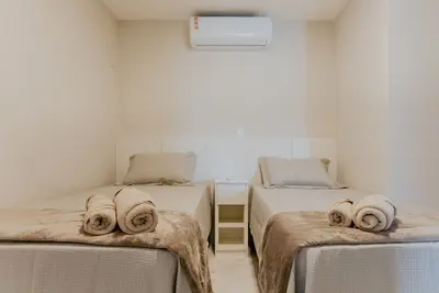 Image de Sophisticated 3-bedroom apartment 100m from the sea on Praia do Morro beach.