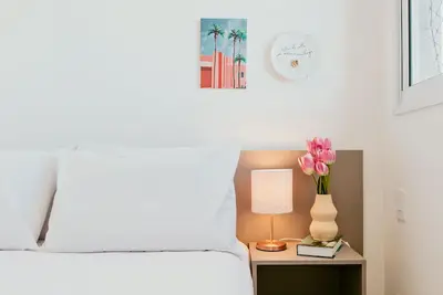 Image de Modern 2-bedroom apartment with pool and gym.