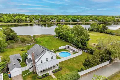 Image de Edgewater Retreat | Oceanfront Home | Heated Pool, Outdoor Kitchen, Fish & Kayak