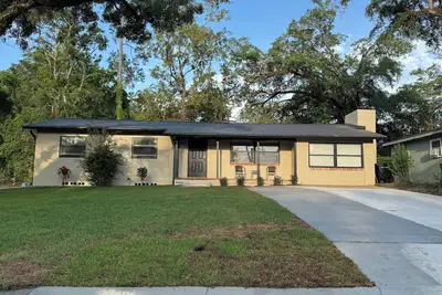 Image de \"Spacious 4br/2ba Home Minutes from Doak Campbell Stadium\"