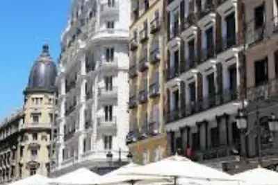 Image de Modern 3br Apartment in Chamberí Quiet Area Near Metro Sleeps 6