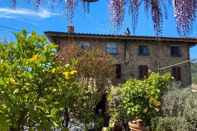 Image de Maison de vacances 'La Corte Dei Limoni - Campagne' avec vue montagne, Wi-Fi et climatisation