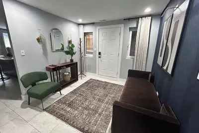 Image de 3-bedroom apartment in lovely Chicago with Ac and comfort