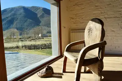 Image de Quiet design duplex with mountain views