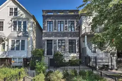 Image de Huge Lakeview Retreat near Wrigley Field with mutliple balconies