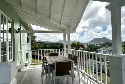 Image de R&R - modern 2 bed 2 bath condo with pool near beaches, grocery and restaurants