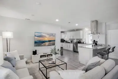 Image de Sea Song Oasis –  Upgraded Pool Home Minutes from Beach!