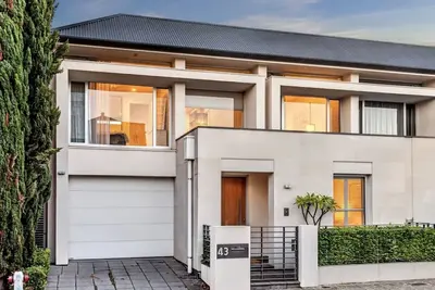 Image de Margaret House | Elegant City-Fringe Escape