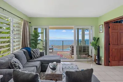 Image de 180 Balcony Views | 5 mins to Dining + Beaches