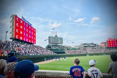 Image de Tranquil 2-bedroom building with Ac in vibrant Chicago steps to Wrigley Field.