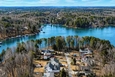Image de Spacious Lake Lanier property - Close to Atlanta and full of amenities