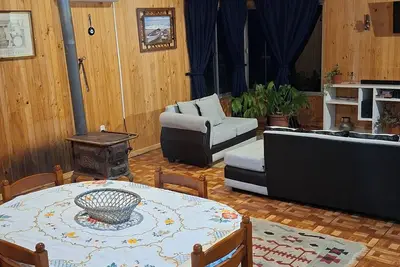 Image de Entire House, 5, 000 m²: Outdoor Grill, Air Conditioning & Starlink