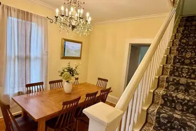 Image de Large home in perfect Eugene location!