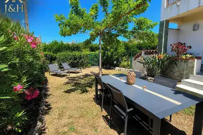 Image de T3 climatisé avec jardin à 900 m de la plage