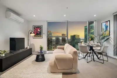 Image de Docklands 2br Apartment w/ 180° Harbour Views | Pool, Gym & Parking