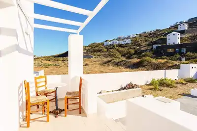 Image de Santorini's Welcoming Getaway - Blissful & Homely