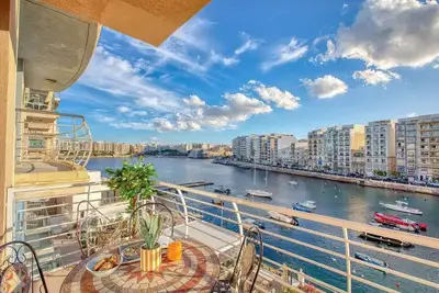 Image de Spinola seafront apartment with stunning views