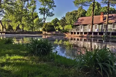 Image de Scenic Riverside House with Beautiful Views