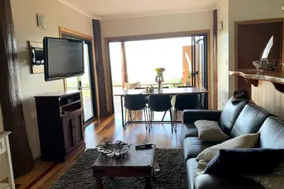 Image de Tranquil Jungle Cabin for a Weekend Getaway in the Queensland Rainforest