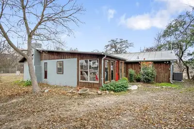 Image de Riverbank Escape for Families and Friends with Ping Pong, Mrs. Pac-Man, and Cozy Den in Kerrville, Texas