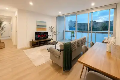 Image de Spectacular view 2br2ba Apt in North Mel Parking