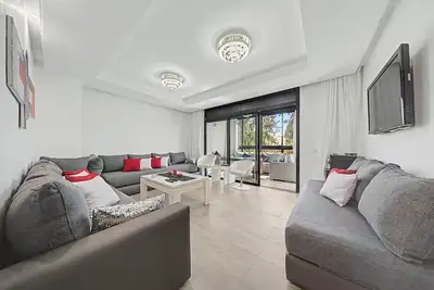 Image de Walk to the Beach in 1 Minute  Private Pool & Modern Comfort