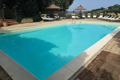 Image de Rekax in Tuscany, between the sea and the hills, with reserved parking. Open year-round.