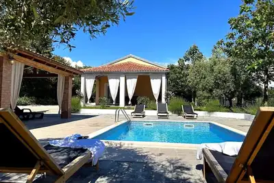 Image de House in nature, pets welcome