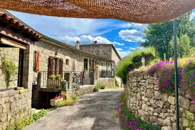 Image de Gîte « La Cabane » avec jardin partagé et Wi-Fi
