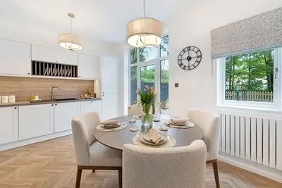 Image de New! Threadfold Townhouse - Peaceful Riverside Stay - Sleeps 6