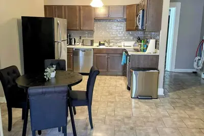 Image de Charming & Roomy 3br/1ba Fl 2 Apt @Downtown Albany