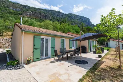 Image de Maison de vacances « Le Beauregard - Piscine » avec vue montagne, Wi-Fi et climatisation