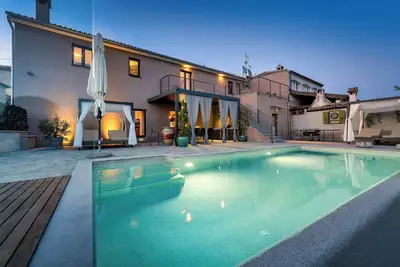 Image de Villa with pool for 6 people, children's playground, darts, table tennis table