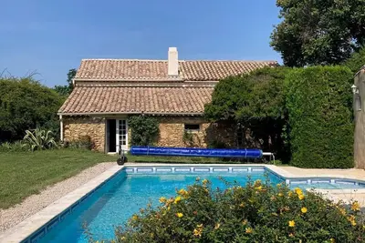 Image de Loue mas provençal aménagé pour 4personnes au milieu des vignes  + accès piscine