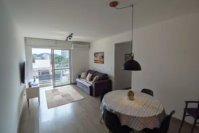 Image de Apartment with 2 bedrooms, sleeps 6, WiFi 6 800mb, garage, air conditioning, private office.