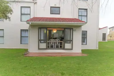 Image de Beautiful 3-bedroom apartment in welcoming Cape Town neighborhood
