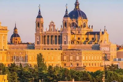 Image de Luxury City Living on Madrid's Iconic Calle de los Madrazo